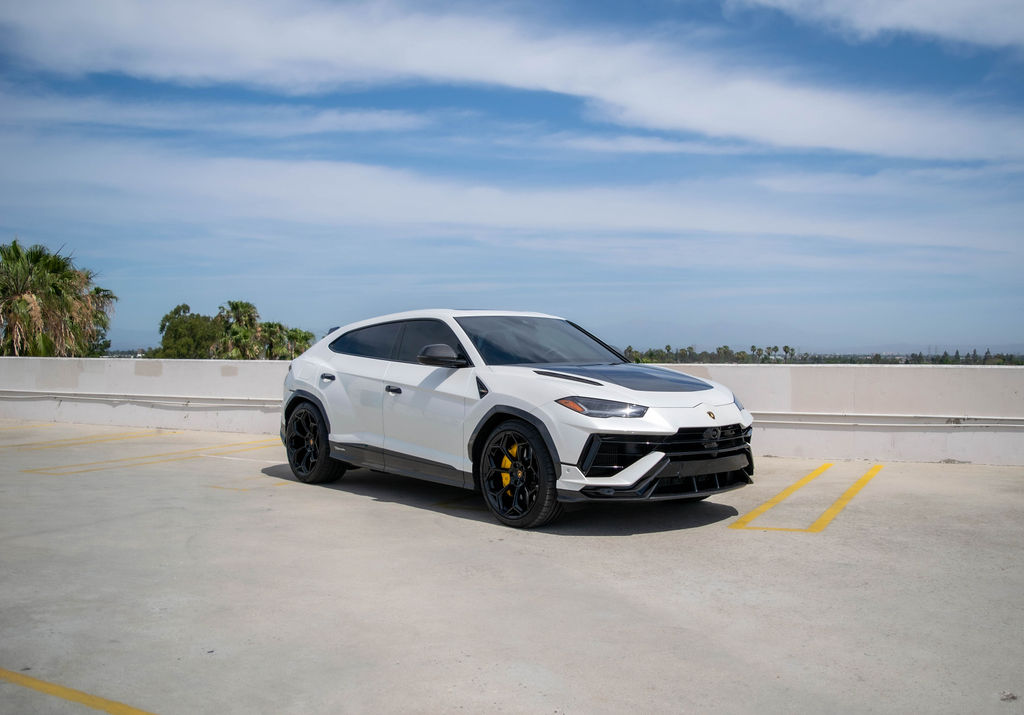 Lamborghini Urus Performante Bianco available for rent in Houston